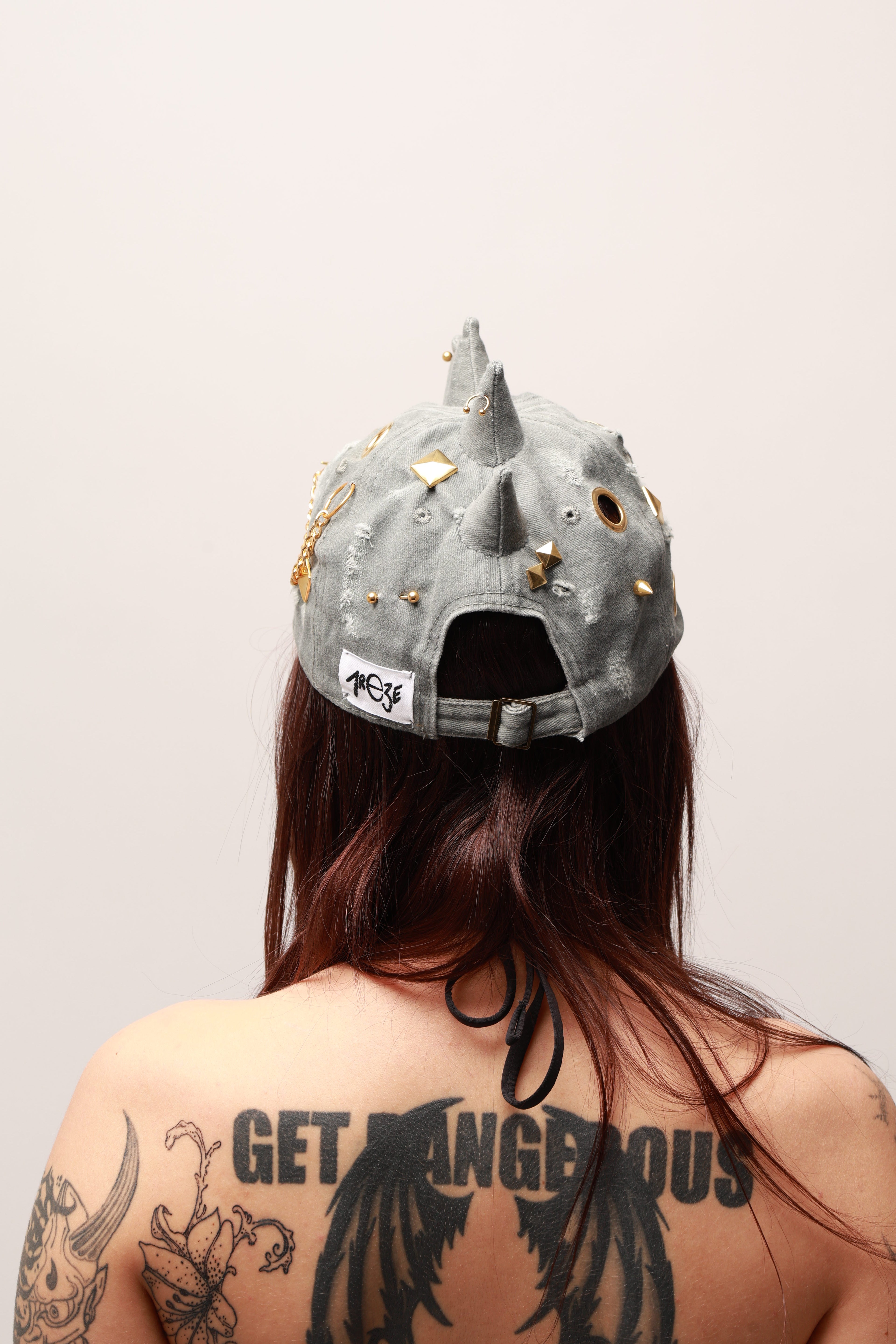DEMON CREST CAP - GREY